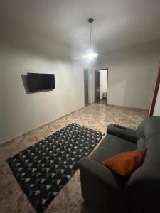 a living room with a couch and a rug at Casa BIG John 4 Bahia in Divinópolis