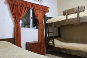 two bunk beds in a room with a window at Alalá Campo in Pocito +14 photos
