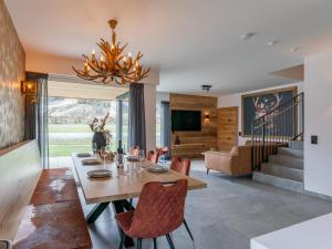 a dining room with a table and chairs at Bergzicht 2B in Sankt Lorenzen ob Murau