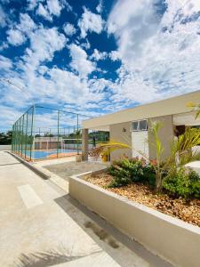 a building with a skate park in front of it at Refugio do Sol in Extrema
