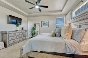 a bedroom with a bed and a ceiling fan at Selah Springs Lodge in Colorado Springs