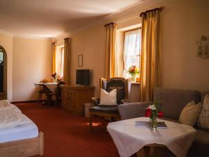 a hotel room with a bed and a table at Gemütliches Studio in Bad Birnbach mit Terrasse in Bad Birnbach