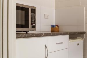 a microwave oven sitting on top of a kitchen counter at Bayview Motel in Esperance +52 photos