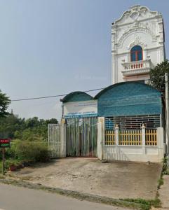 a building with a gate in front of a building at Anh Đàm Motel in Vĩnh Phúc