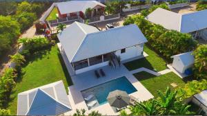 an aerial view of a house with a swimming pool at Villa Kynoa 4 étoiles in Saint-François