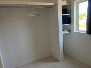 a room with a white wall and a window at Yuimaru - Vacation STAY 43049v in Bora