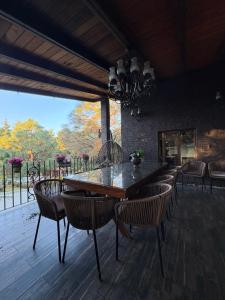 a dining room with a table and chairs at Cabañas Puerta del Bosque núm 2 in Mazamitla