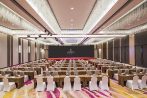an image of a large room with a lecture hall at Shangri-La Dalian in Dalian +76 photos