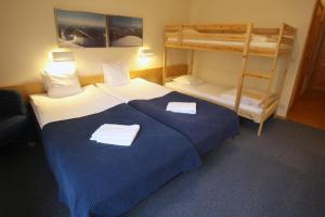 a bedroom with a bed with a bunk bed at Vålådalens Fjällstation in Vålådalen