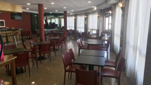 A restaurant or other place to eat at Hotel Humanes