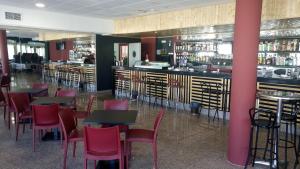The lounge or bar area at Hotel Humanes