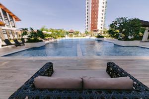 a couch sitting in the middle of a swimming pool at Royal Oceancrest Eleanor suites in Lapu Lapu City
