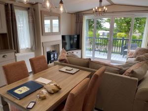 a living room with a table and a couch at The Royal Oak - Sleeps 4 - Deck - Free Parking in Holsworthy