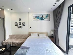 a bedroom with a large bed and a window at R1 Studio Ruby Zenpark in Gia Lâm Pho