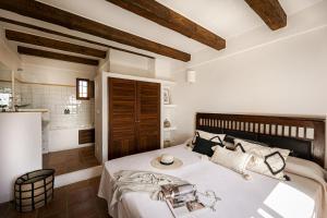 a bedroom with a large bed and a kitchen at CAN NOVES - Villa de 5 suites 58 y 15 in Sant Francesc Xavier