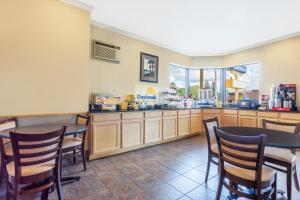 Ресторант или друго място за хранене в Days Inn By Wyndham Bellingham WA