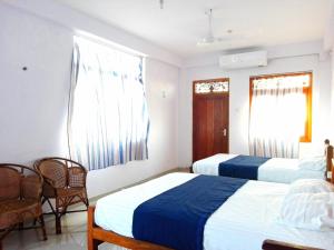 Postel nebo postele na pokoji v ubytování Randhi La Beach View Lounge