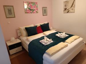 a bedroom with a bed with two dishes on it at Appartmani Punta in Umag