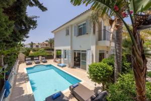 an aerial view of a villa with a swimming pool at Villa Mesogeios 39 in Paralimni