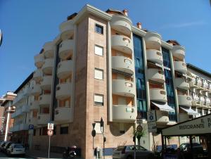 a tall apartment building with balconies on a street at Walsimar2 - Passi dalla spiaggia in Grado
