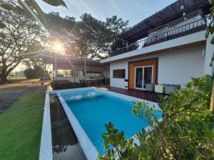 a swimming pool in the backyard of a house at ใจฟูฟู พูลวิลล่า in Ban Khok Kratai (1)