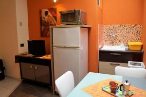 A kitchen or kitchenette at Villa Verdemare San Lorenzo