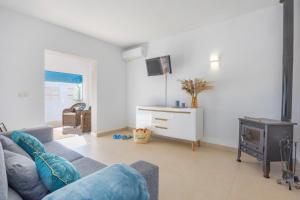 a living room with a couch and a tv at Villa Kuki - PlusHolidays in Ifach