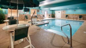 Kolam renang di atau dekat dengan Best Western Plus Monahans Inn and Suites