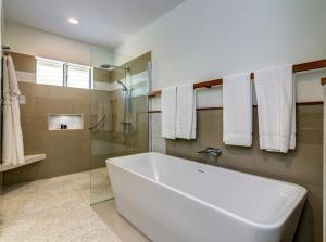 Calabash Hotel的一间浴室