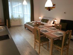 A seating area at Downtown Apartment Miskolc