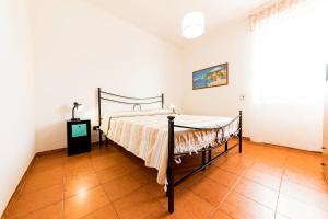 a bedroom with a bed and a television in it at Lily Flat - San Foca in San Foca +13 photos