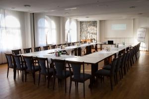 a large dining room with a long table and chairs at Klosterkrug Marienmünster in Marienmünster