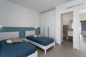 a bedroom with two beds and a bathroom at Villa Nidea in Ragusa +44 photos