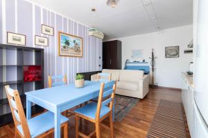 a dining room and living room with a blue table and chairs at Ca Correr 326 in Cittadella +6 photos