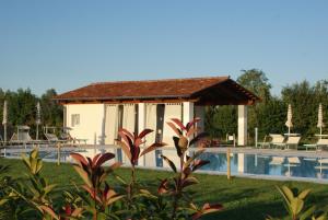 a villa with a swimming pool and a house at Villa Ghislanzoni in Vicenza