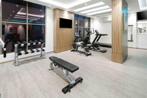 a gym with several exercise equipment in a room at بيست ليفل للشقق المخدومة in Al Khobar