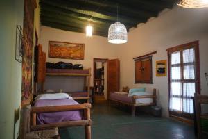 a bedroom with two bunk beds in a room at Rancho Lamaral Hostel & Camping in Rodeo