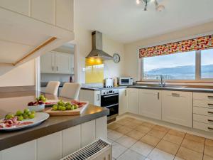a kitchen with two plates of fruit on a counter at 2 Bed in Killin oc-pe512 in Killin