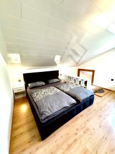 a bedroom with a large bed in a room at Ferienwohnung Allgäuherz in Obergünzburg