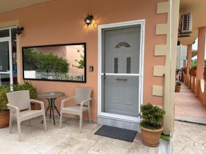 a front door of a house with chairs and a table at Angeligue Studio with Balcony in Ipsos