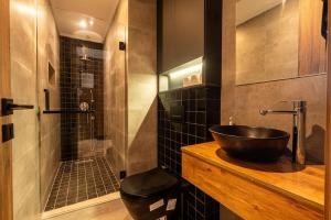 a bathroom with a sink and a shower at Résidence Happy Living in Casablanca +34 photos