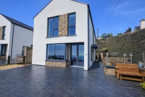 a house with a view of the ocean at 14 Dun Farraige in Cobh