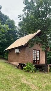 a small brick house with a window and a tree at Cabana na Mata Paraíso da Serra in Aquidauana +13 photos