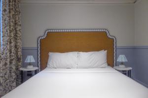 a bedroom with a bed with two lamps on tables at No 9 Springfield in Sydney