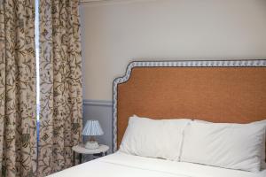 a bedroom with a bed with a wooden headboard at No 9 Springfield in Sydney