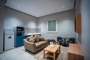 a living room with a couch and a table at Nozol Tabba in Medina