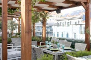 an outdoor patio with a table and chairs at VIP Executive Picoas Hotel in Lisbon