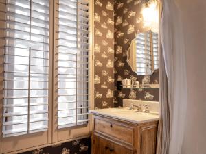 a bathroom with a sink and a mirror at Maison Twenty Seven in Los Angeles +27 photos