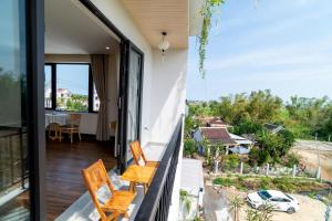 two chairs on the balcony of a house with a view at Villa Layna's home in An Bàn (2)