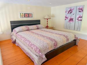 a bedroom with a bed with a bedspread on it at Gite Mireille in Carros